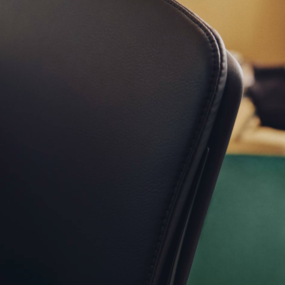 Офисное кресло Nerlan C00045SL01 из черной эко-кожи 56х56х45-55 см